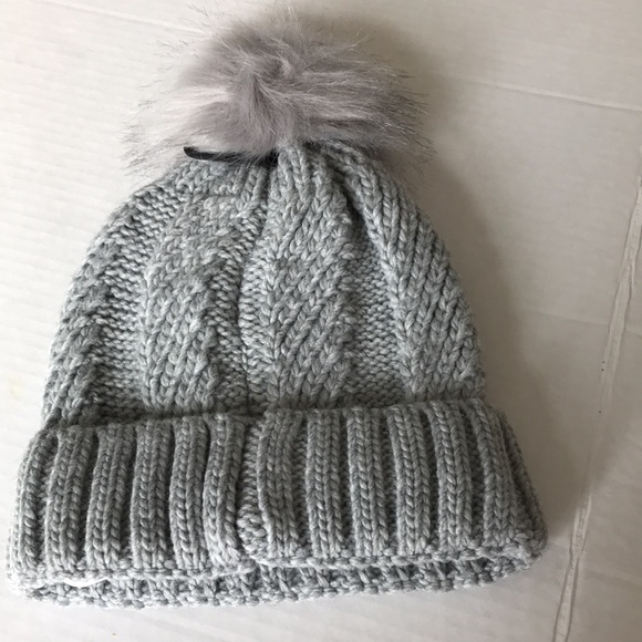 WEST loop POM HAT - Picture 5 of 9